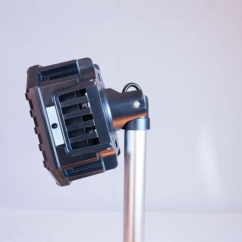 LED head of the telescopic worklight on its aluminium mast